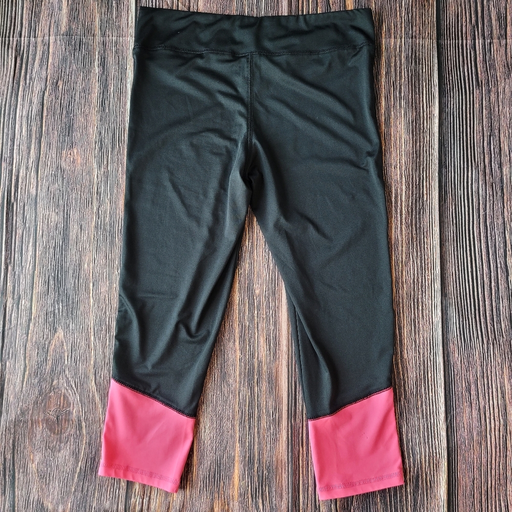 Workout Capris - Picture 4 of 9